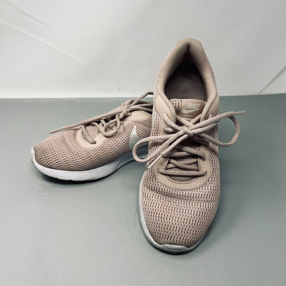 Nike Tanjun Shoes Womens Size‎ 7 Mesh Lightweight Running 812655-202 Sneakers